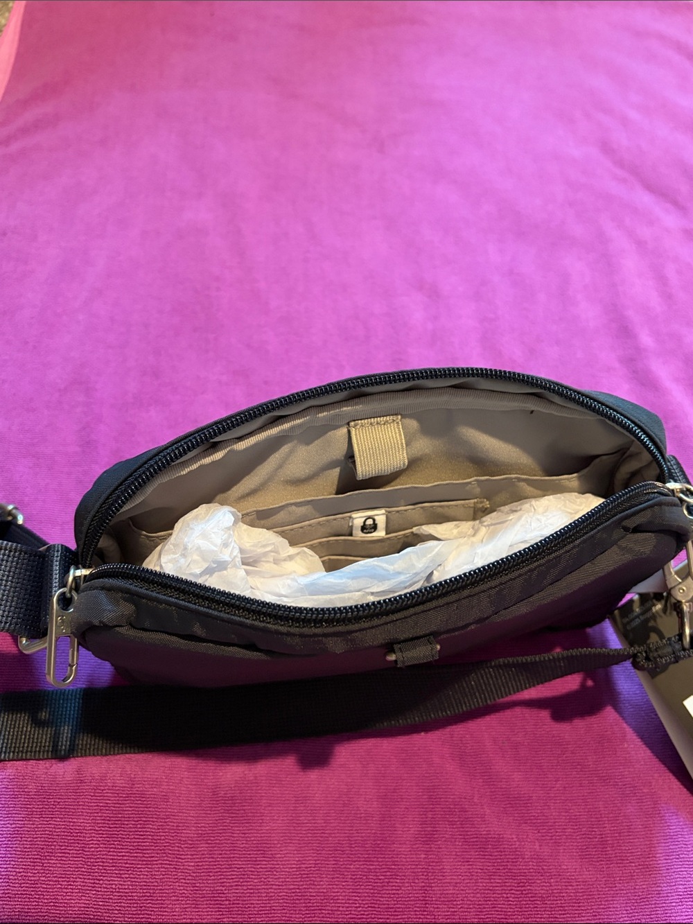 NWT 💙Baggallini SECURITEX TREASURE Crossbody Bag with Dual Front Pockets in Navy - Picture 5 of 8